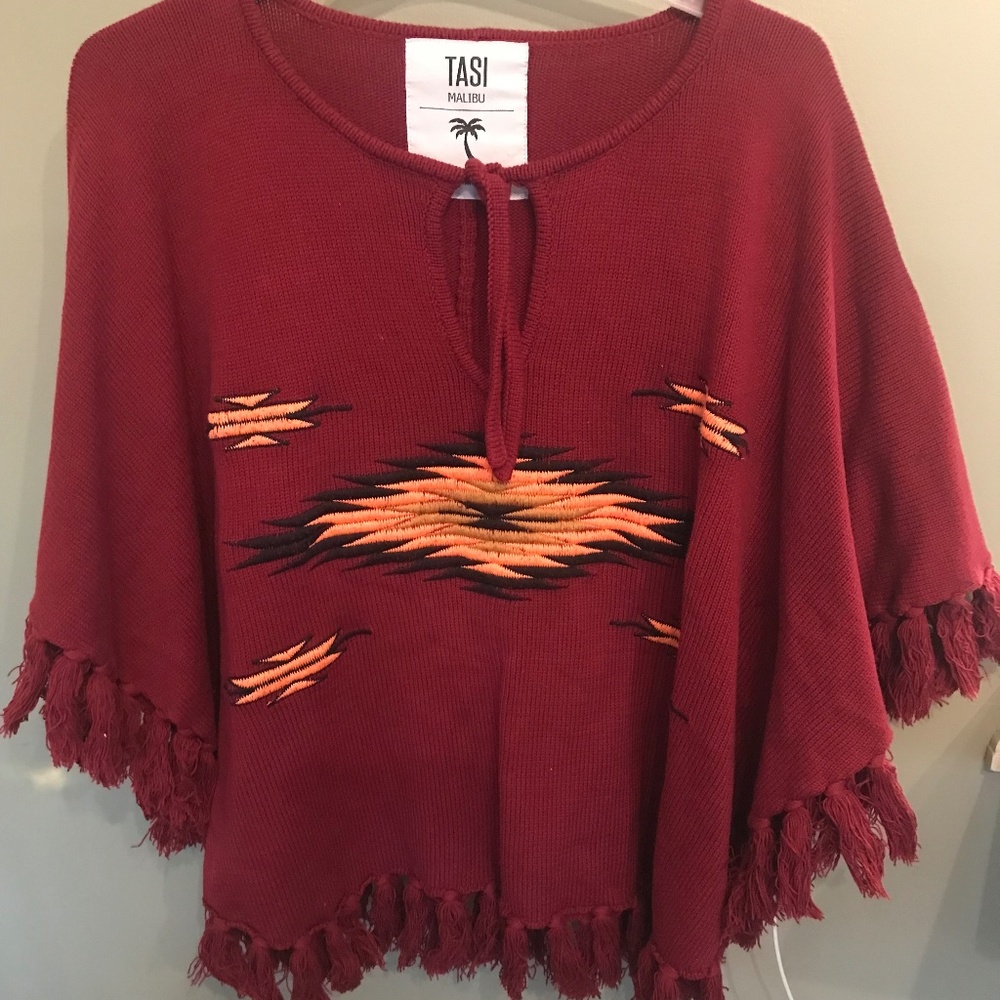 Tasi Malibu Women’s Burgundy Southwestern Aztec Embroidered Fringe Poncho size s